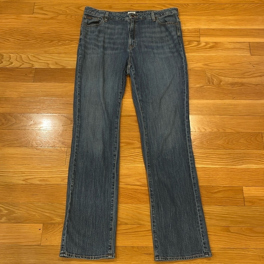 L.L.Bean women’s favorite fit jeans size 16 tall.